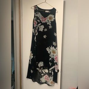 Point zero midi dress.  Black with flowers. Loose fitting for a flowing feel.